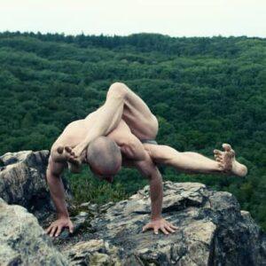 Ashtanga Yoga - Aštavakrásana Foto: Stanislav Petera, 2004
